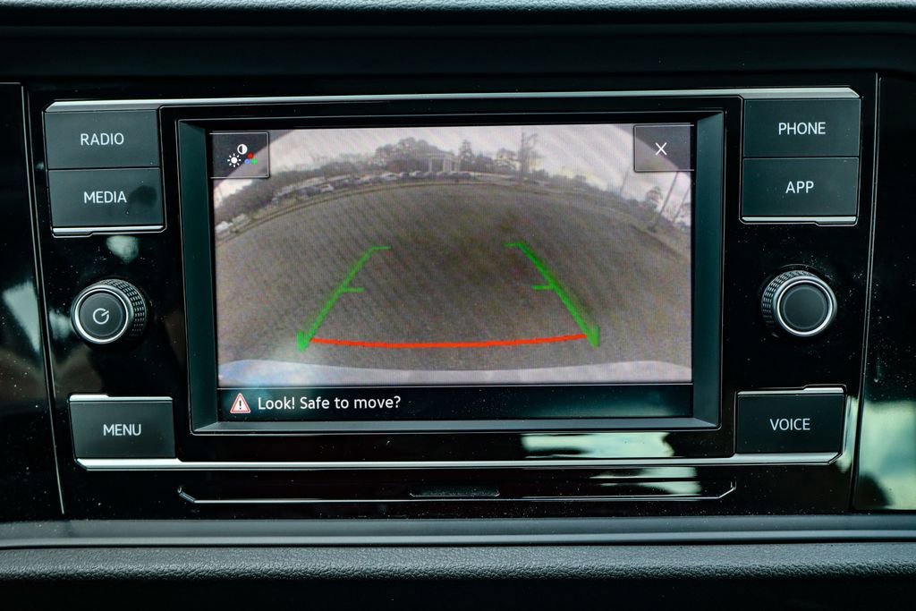 Used 2023 Volkswagen Jetta SE w/ Panoramic Sunroof Package image 33