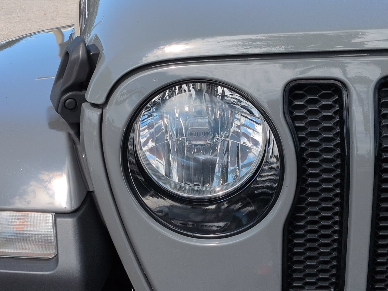 Used 2021 Jeep Wrangler Unlimited Sahara AWD/4WD image 10