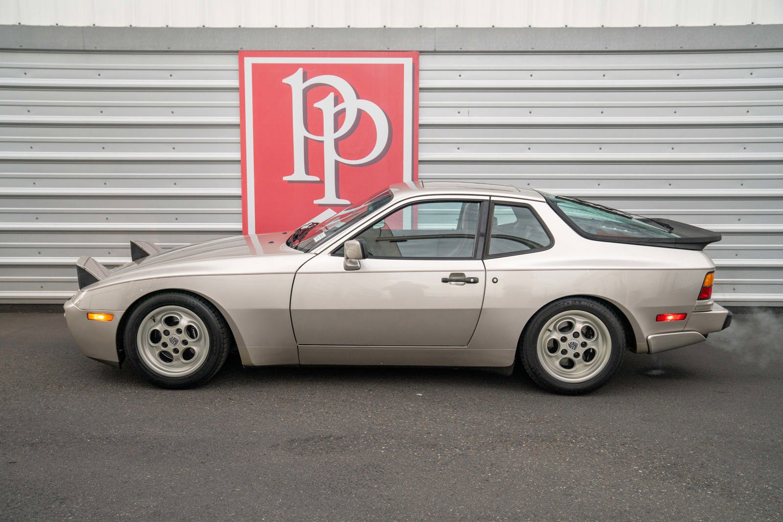 Used 1986 Porsche 944 Turbo RWD image 48