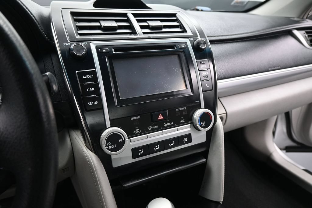 Used 2014 Toyota Camry LE FWD image 12