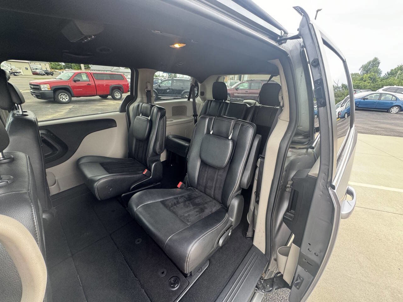 Used 2018 Dodge Grand Caravan SXT FWD image 24