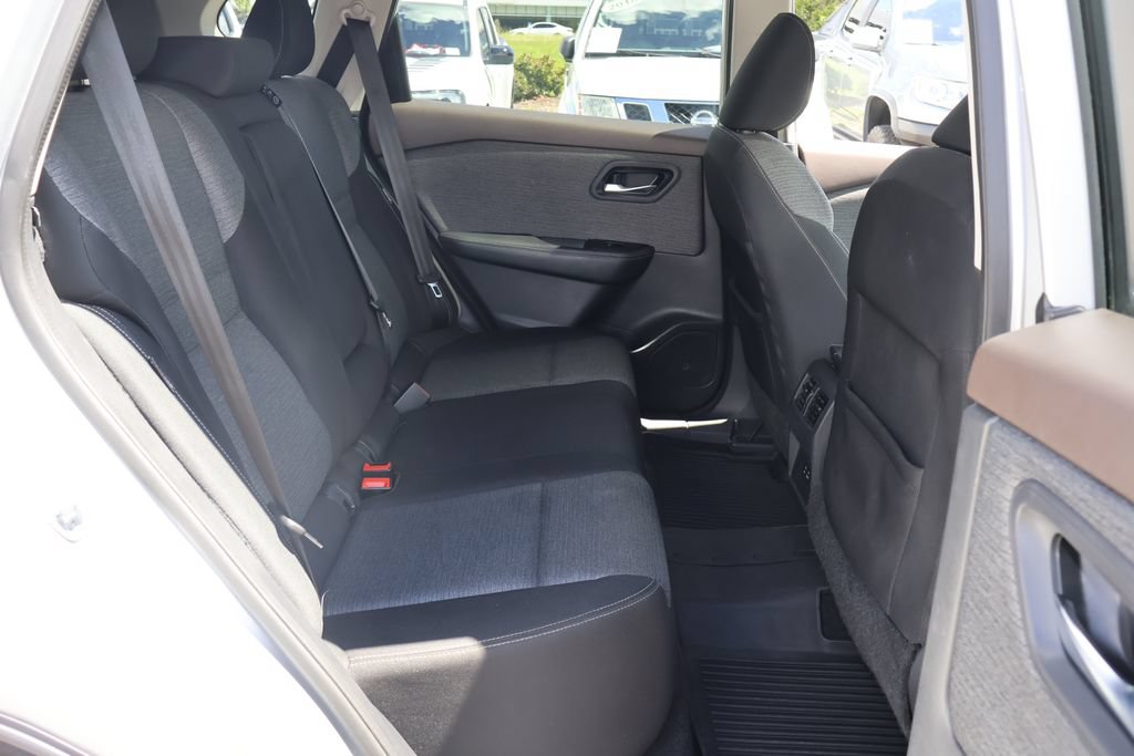 Used 2022 Nissan Rogue SV FWD image 19
