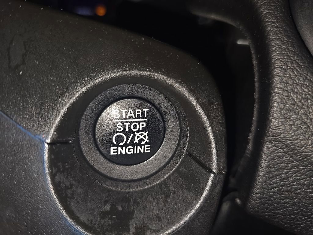 Used 2020 Jeep Compass Latitude w/ Cold Weather Group AWD/4WD image 19