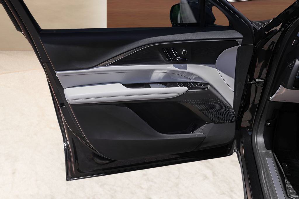 Certified 2024 Cadillac Lyriq Sport AWD/4WD image 20