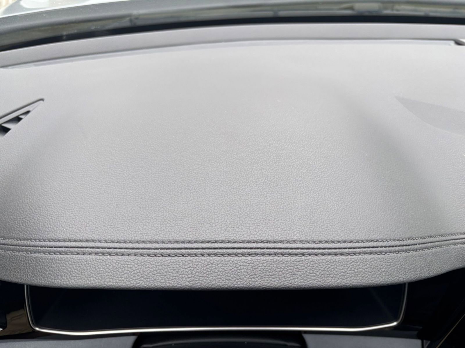 Used 2025 Volkswagen Jetta SE image 35