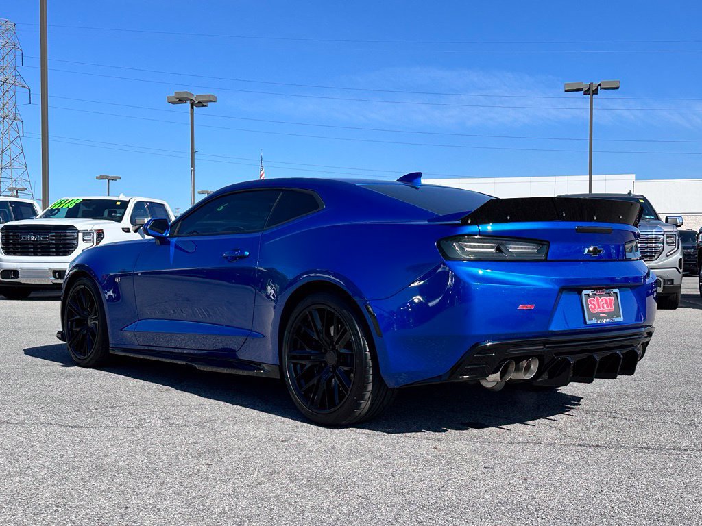 Used 2018 Chevrolet Camaro SS RWD image 7