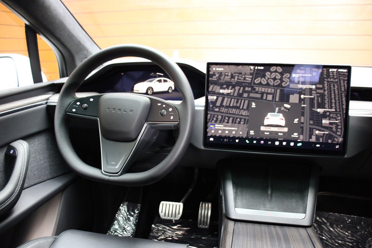 Used 2023 Tesla Model X AWD/4WD image 26