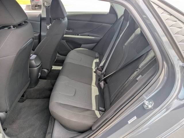 Used 2025 Hyundai Elantra SE FWD image 24