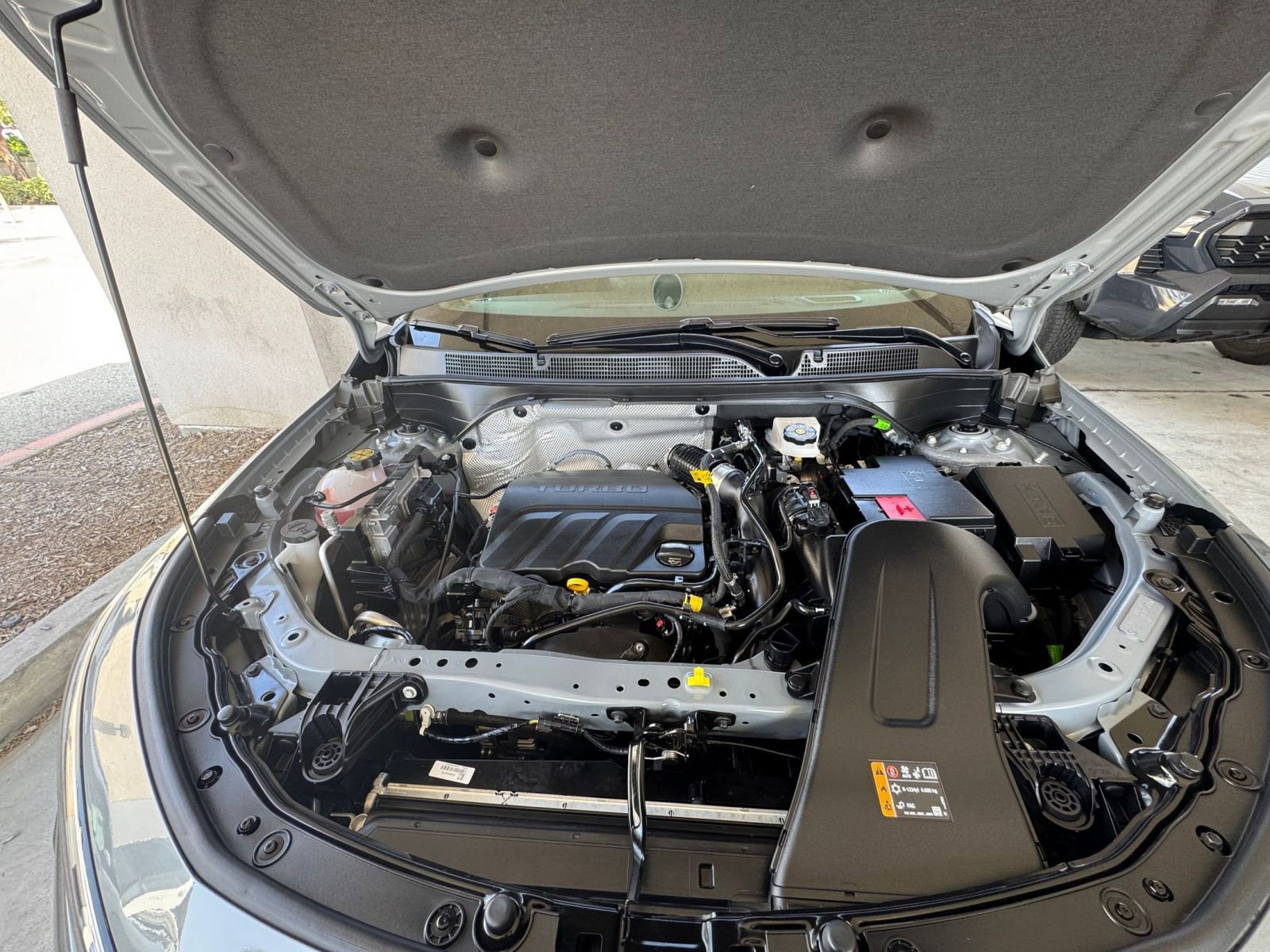 Used 2025 Buick Envista Preferred image 32