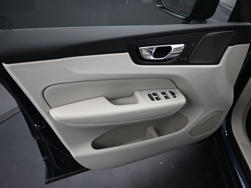 New 2026 Volvo XC60 B5 Ultra w/ Protection Package Premier AWD/4WD image 9