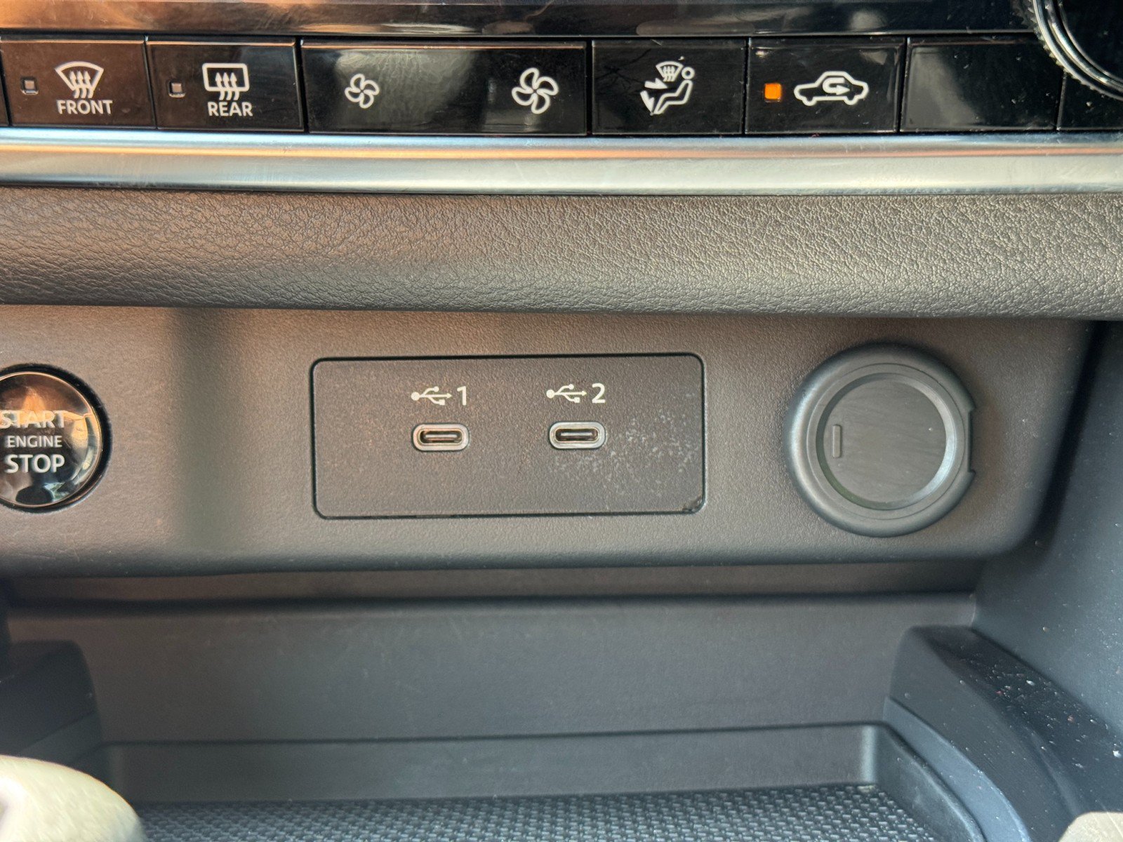 Used 2025 Nissan Rogue SV FWD image 25