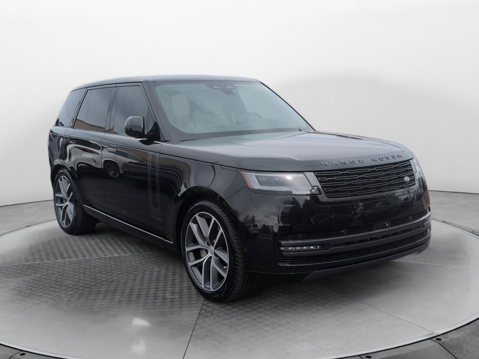 Certified 2025 Land Rover Range Rover SE image 3
