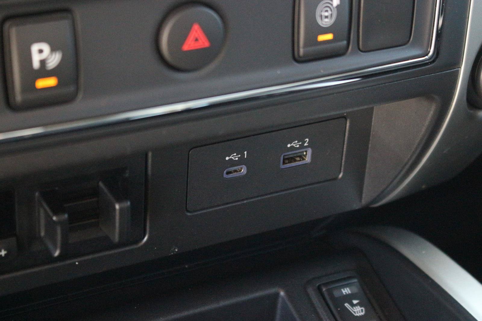 Used 2021 Nissan Titan SV w/ SV Convenience Package AWD/4WD image 29