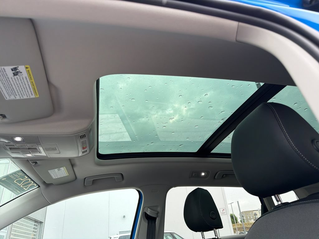 Certified 2025 Volkswagen Taos SE AWD/4WD image 23