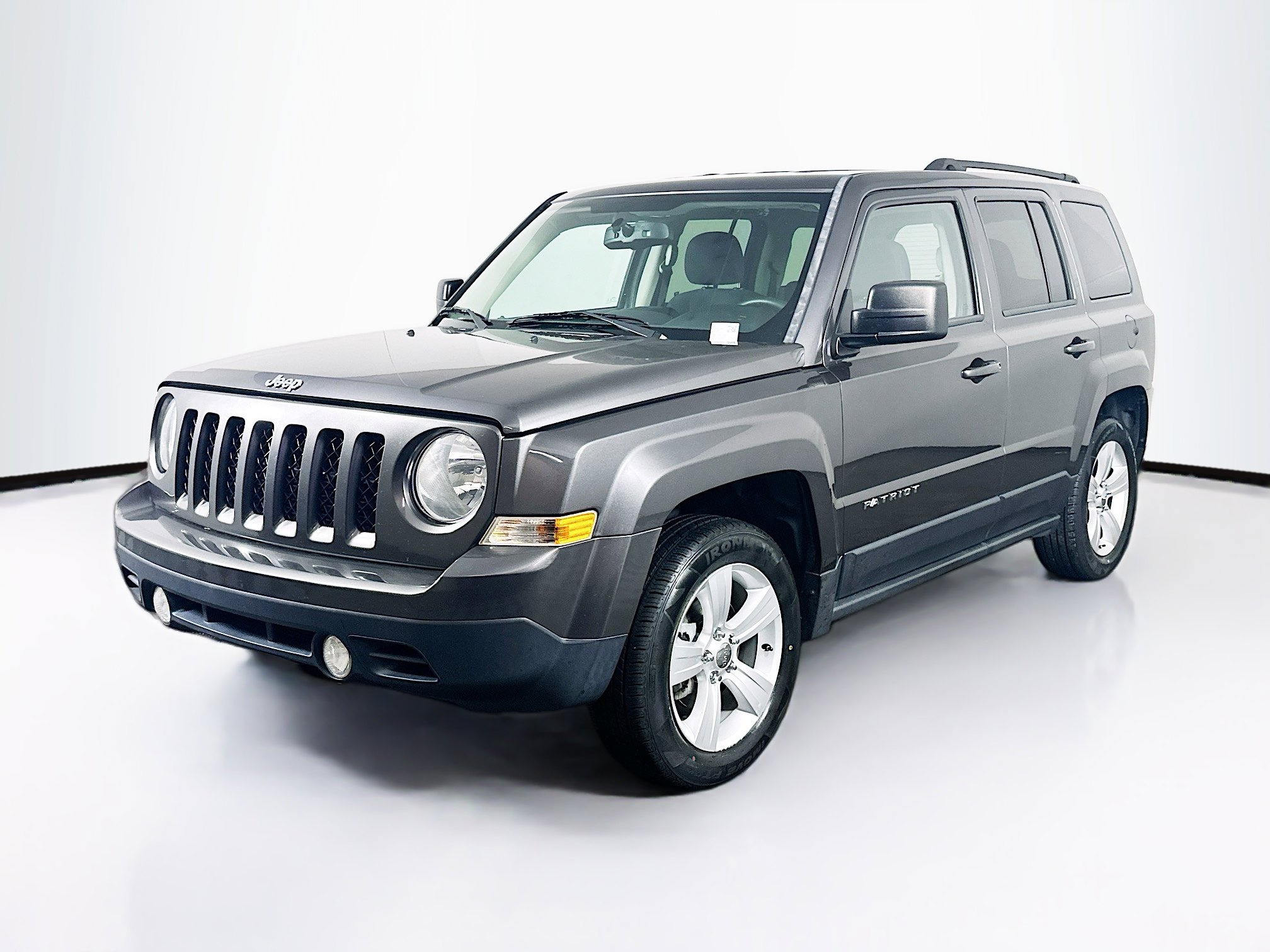 Used 2016 Jeep Patriot Latitude image 3