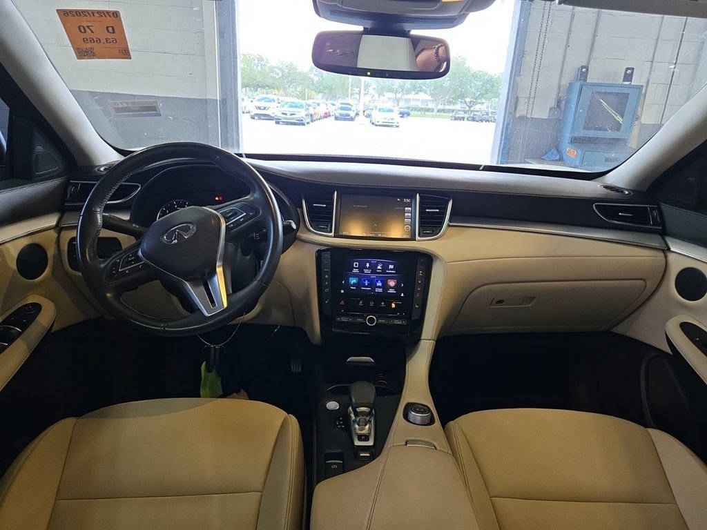 Used 2019 INFINITI QX50 Luxe w/ Navigation Package FWD image 9