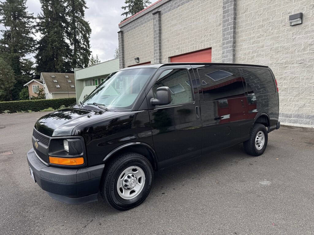 Used 2017 Chevrolet Express 2500 image 5
