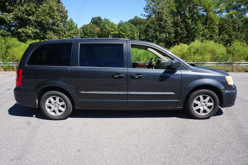 Used 2012 Chrysler Town & Country Touring w/ Entertainment Group #1 FWD image 22