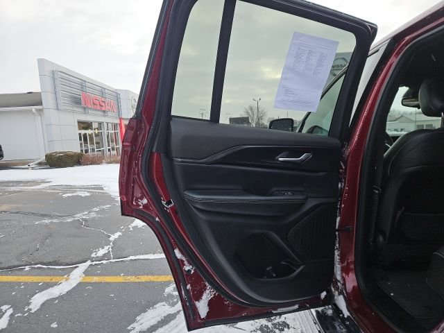 Used 2024 Jeep Grand Cherokee Altitude image 20