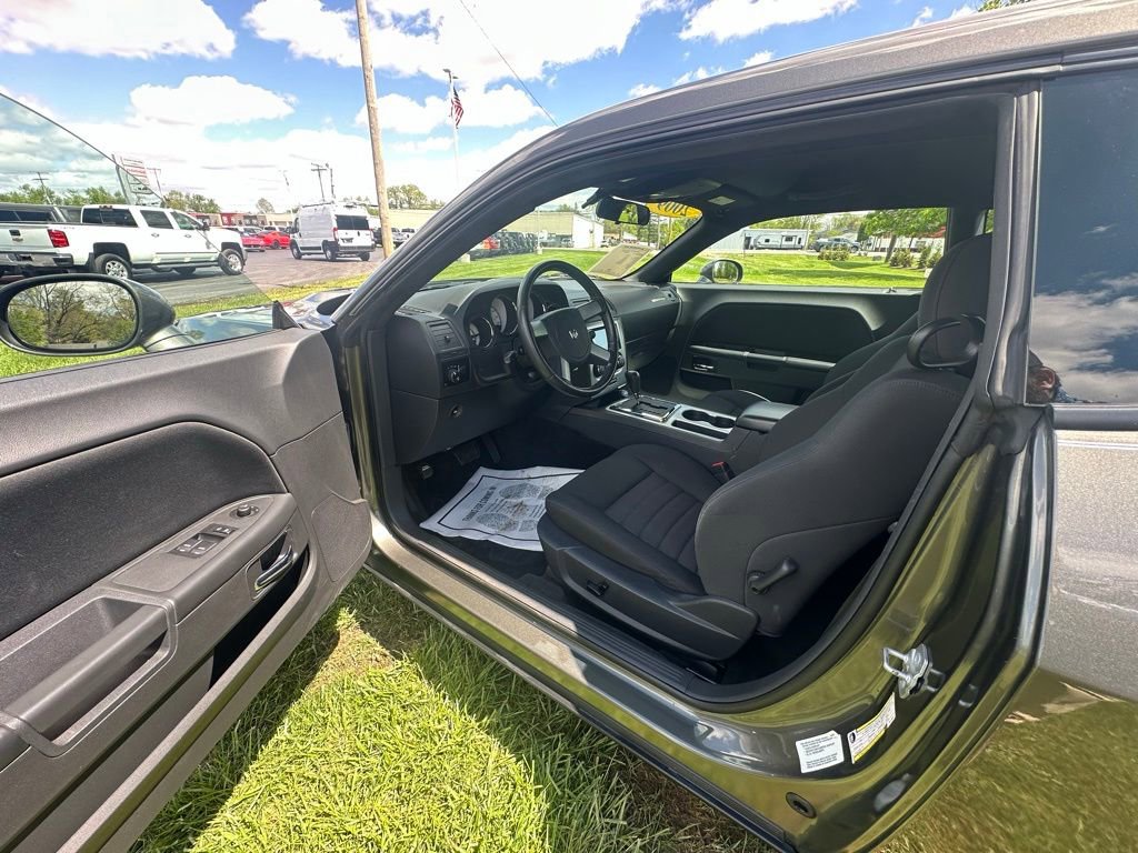 Used 2009 Dodge Challenger SE RWD image 11