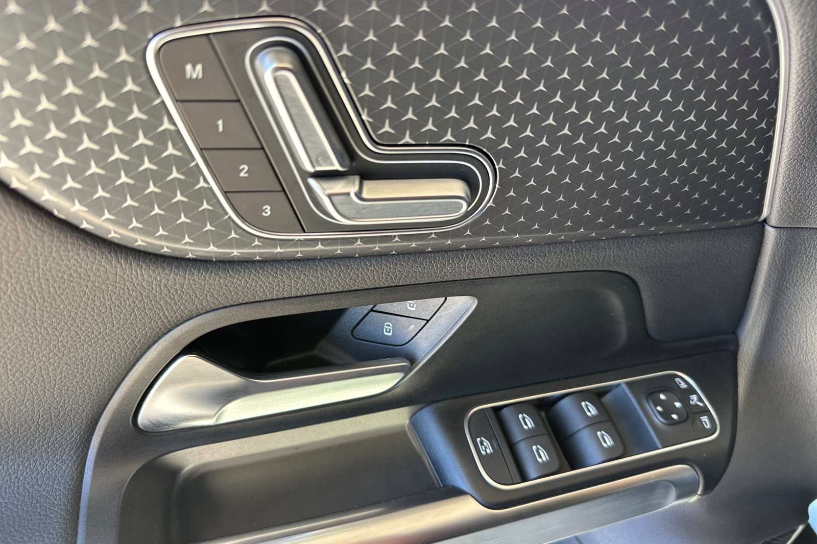Certified 2024 Mercedes-Benz EQB 300 4MATIC image 12