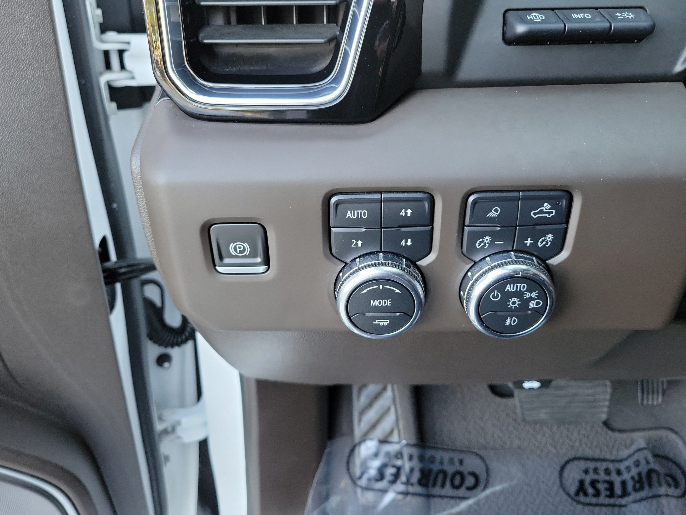 Used 2022 GMC Sierra 1500 Denali w/ Denali Reserve Package AWD/4WD image 25