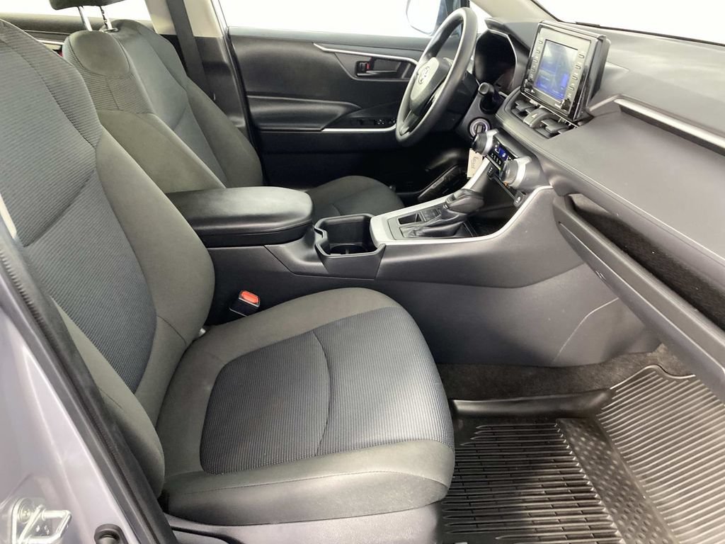 Used 2022 Toyota RAV4 LE AWD/4WD image 10