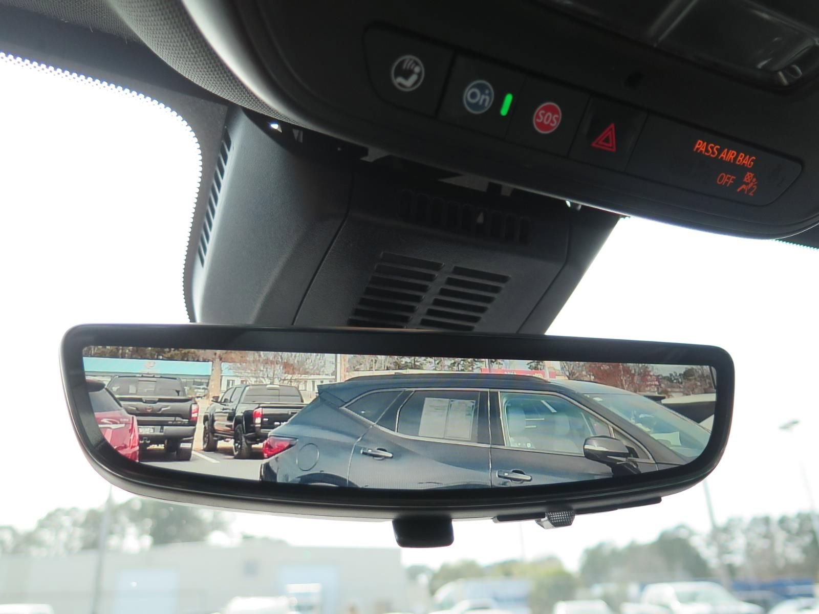 Used 2025 Chevrolet Equinox LT w/ Convenience Package II image 14