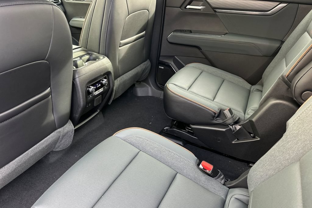 Used 2026 GMC Acadia AT4 w/ Super Cruise Package AWD/4WD image 9