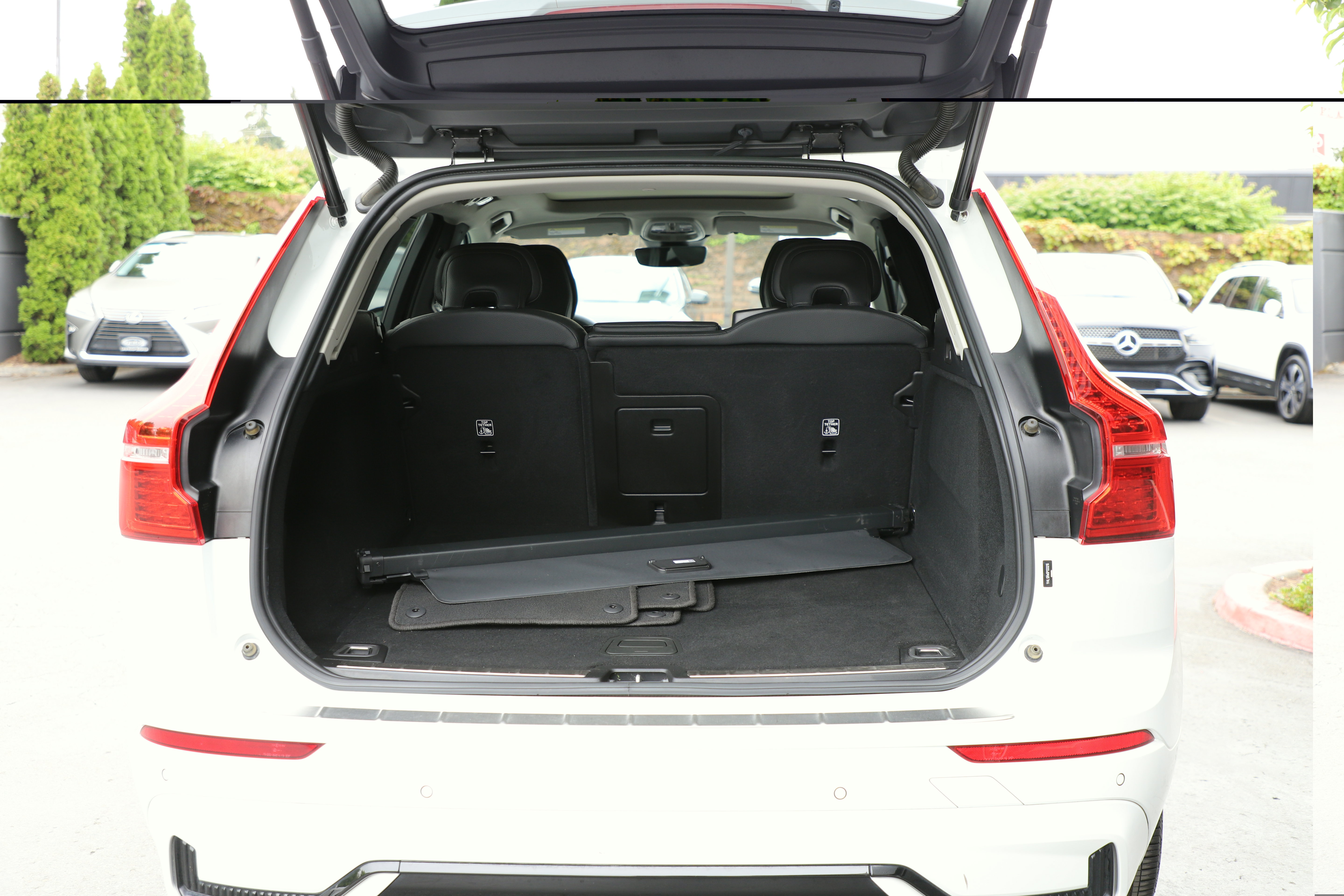 Used 2023 Volvo XC60 B5 Plus w/ Climate Package AWD/4WD image 15