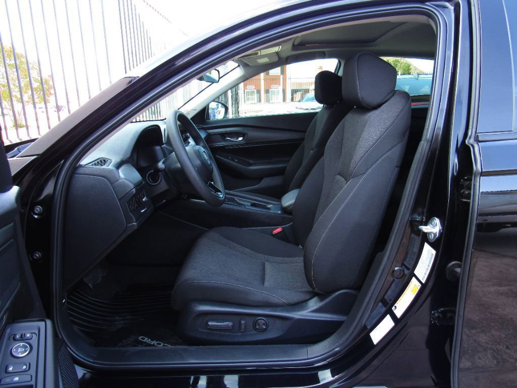 Used 2025 Honda Accord SE image 10