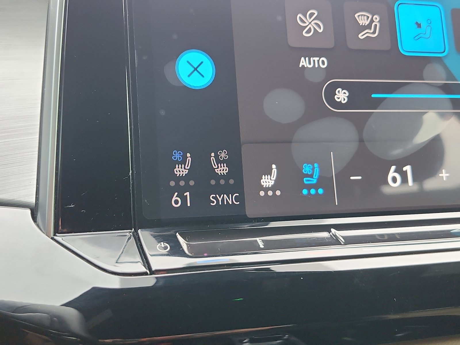 Used 2024 Volkswagen Atlas Cross Sport SE AWD/4WD image 20