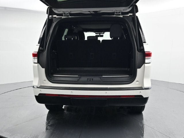 Used 2023 Lincoln Navigator Reserve AWD/4WD image 7