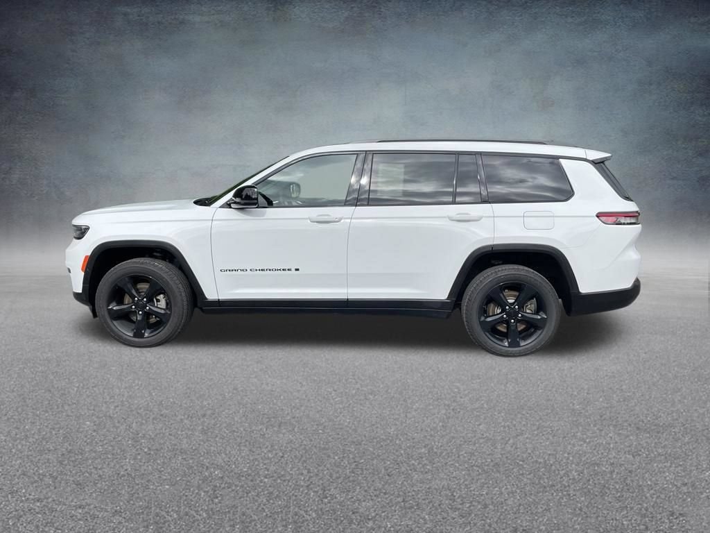 Used 2023 Jeep Grand Cherokee L Laredo AWD/4WD image 5