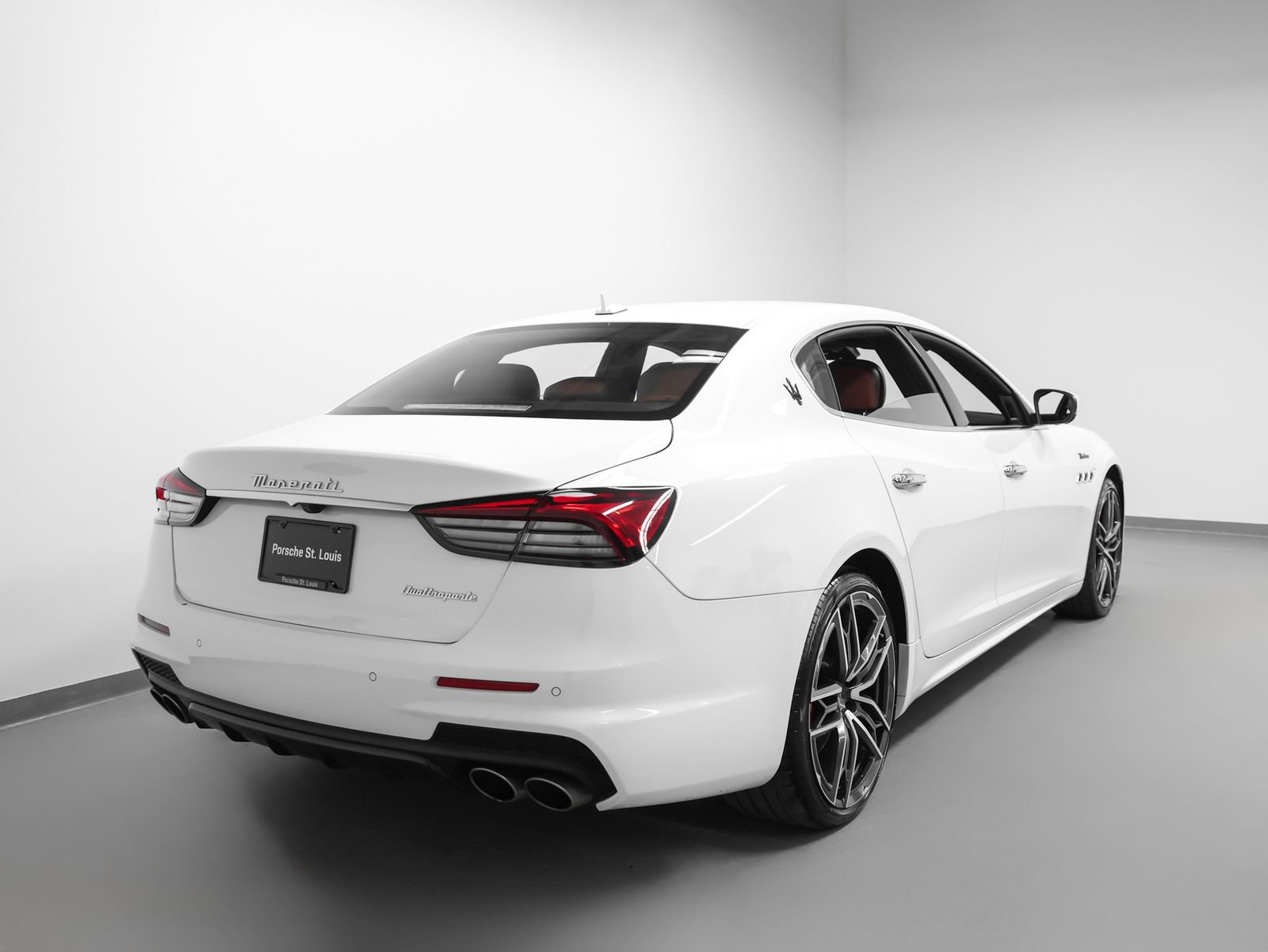 Used 2023 Maserati Quattroporte Modena RWD image 11