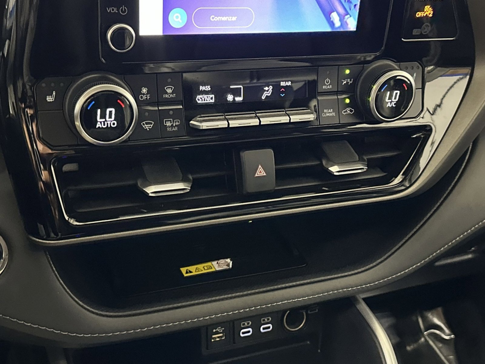 Used 2023 Toyota Highlander XLE image 25