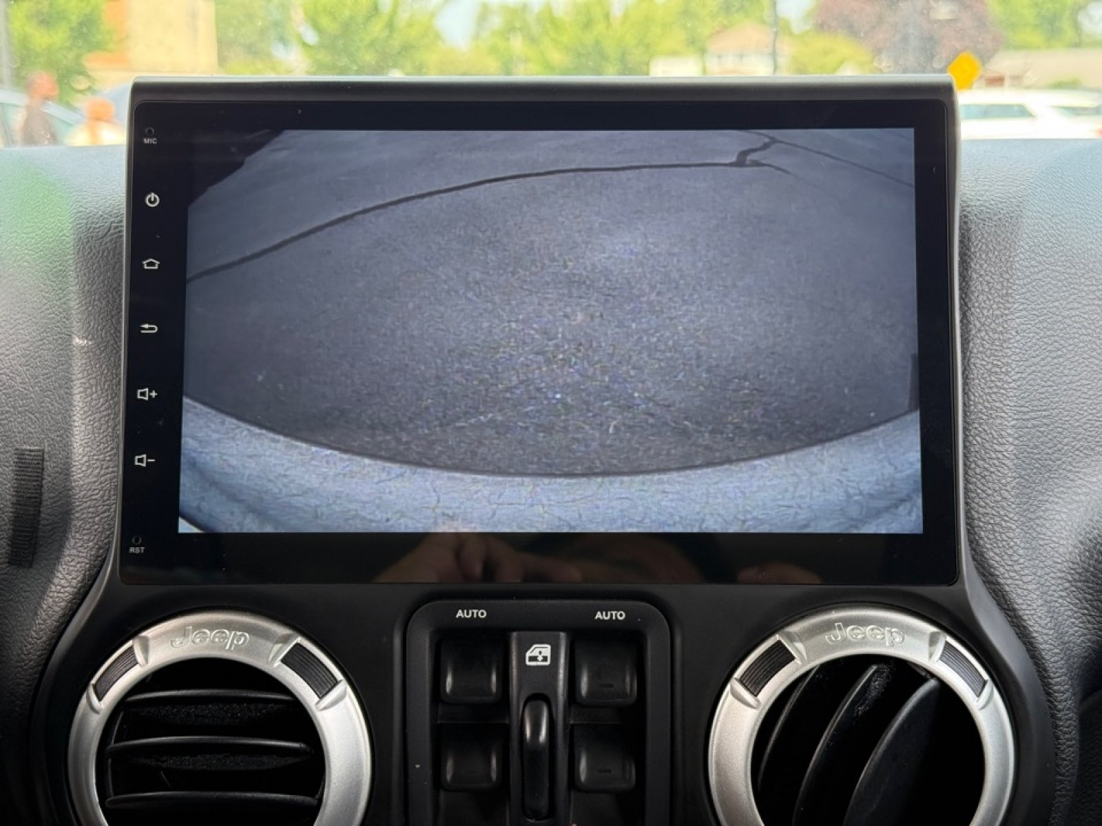 Used 2018 Jeep Wrangler Unlimited Sahara AWD/4WD image 13