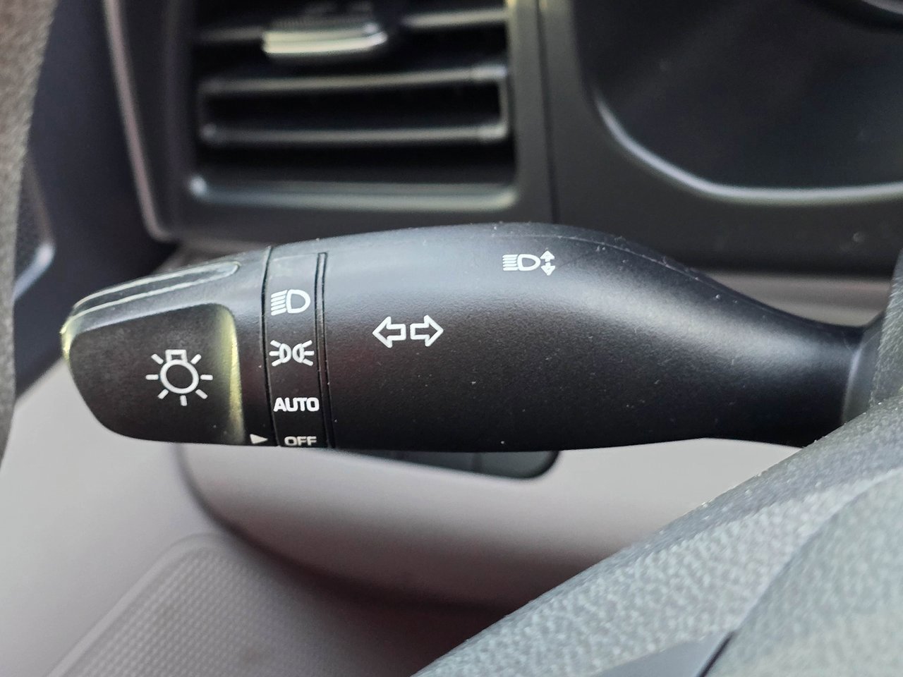 Used 2020 Hyundai Elantra SEL image 20