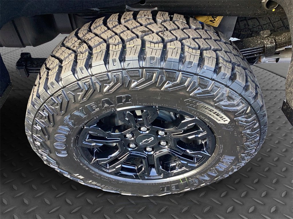 New 2026 Chevrolet Silverado 1500 ZR2 w/ Dark Appearance Package image 23