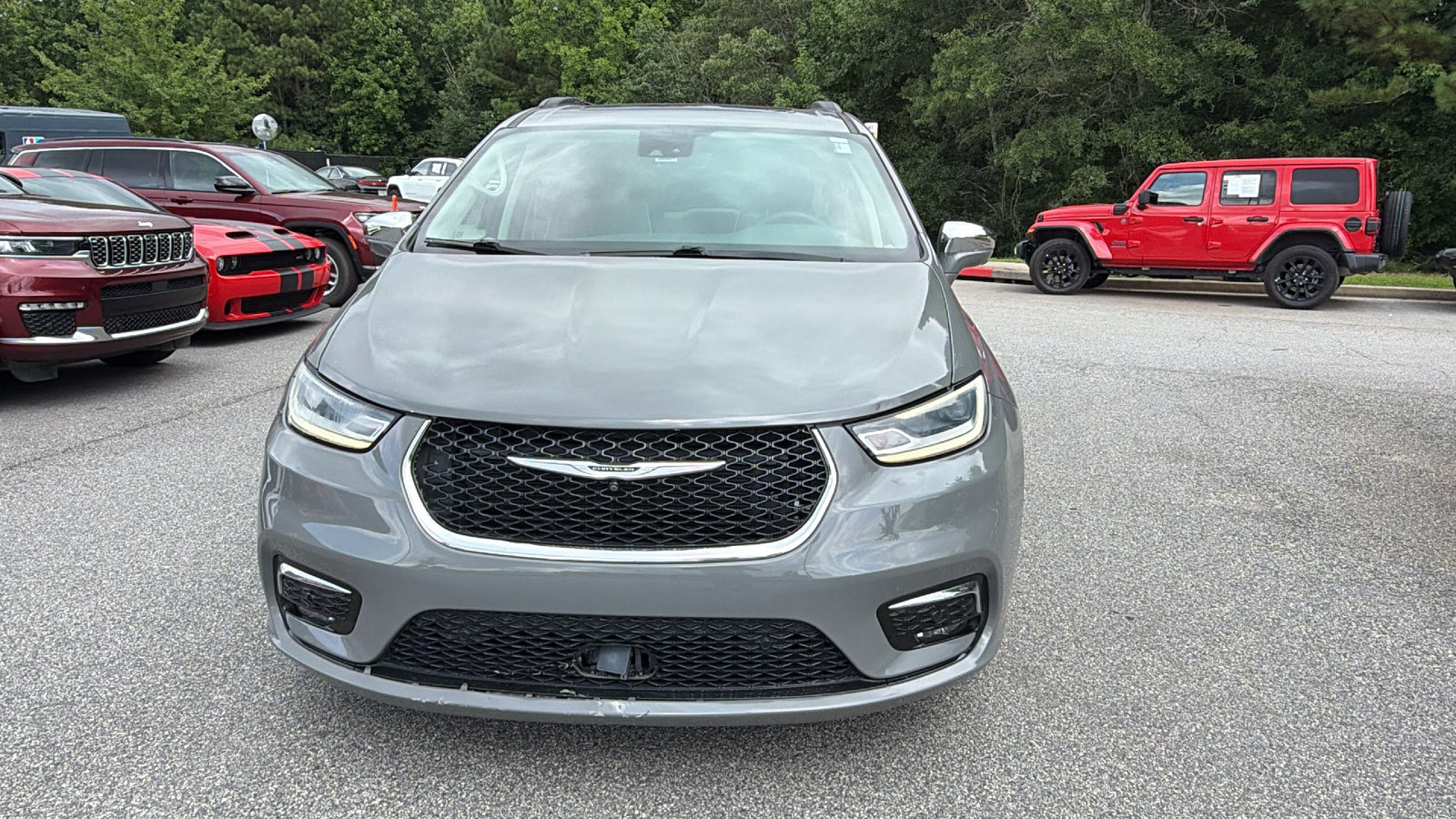 Used 2022 Chrysler Pacifica Limited FWD image 3