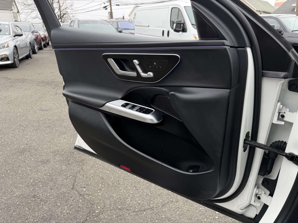 Used 2025 Mercedes-Benz E 350 4MATIC Sedan image 29