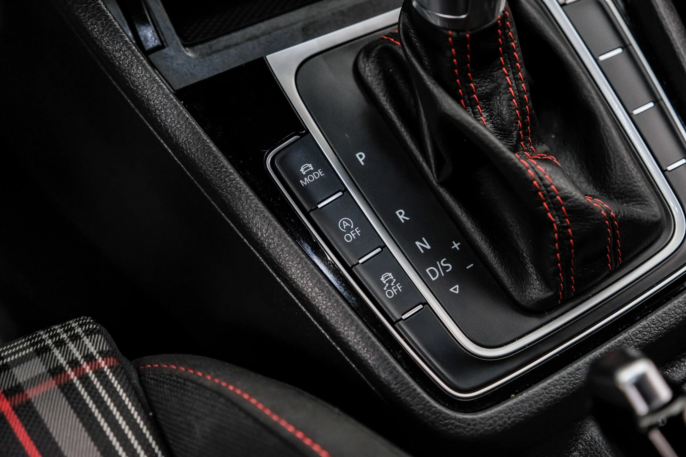 Used 2019 Volkswagen GTI S w/ Driver Assistance Package FWD image 33