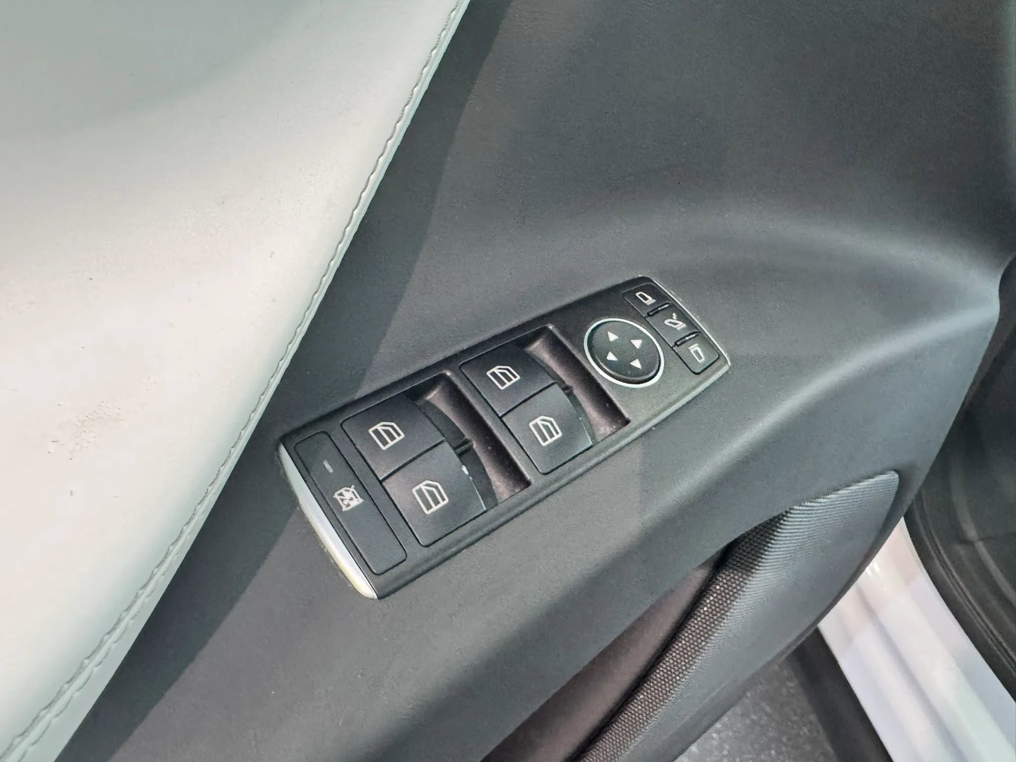 Used 2016 Tesla Model X 75D AWD/4WD image 28