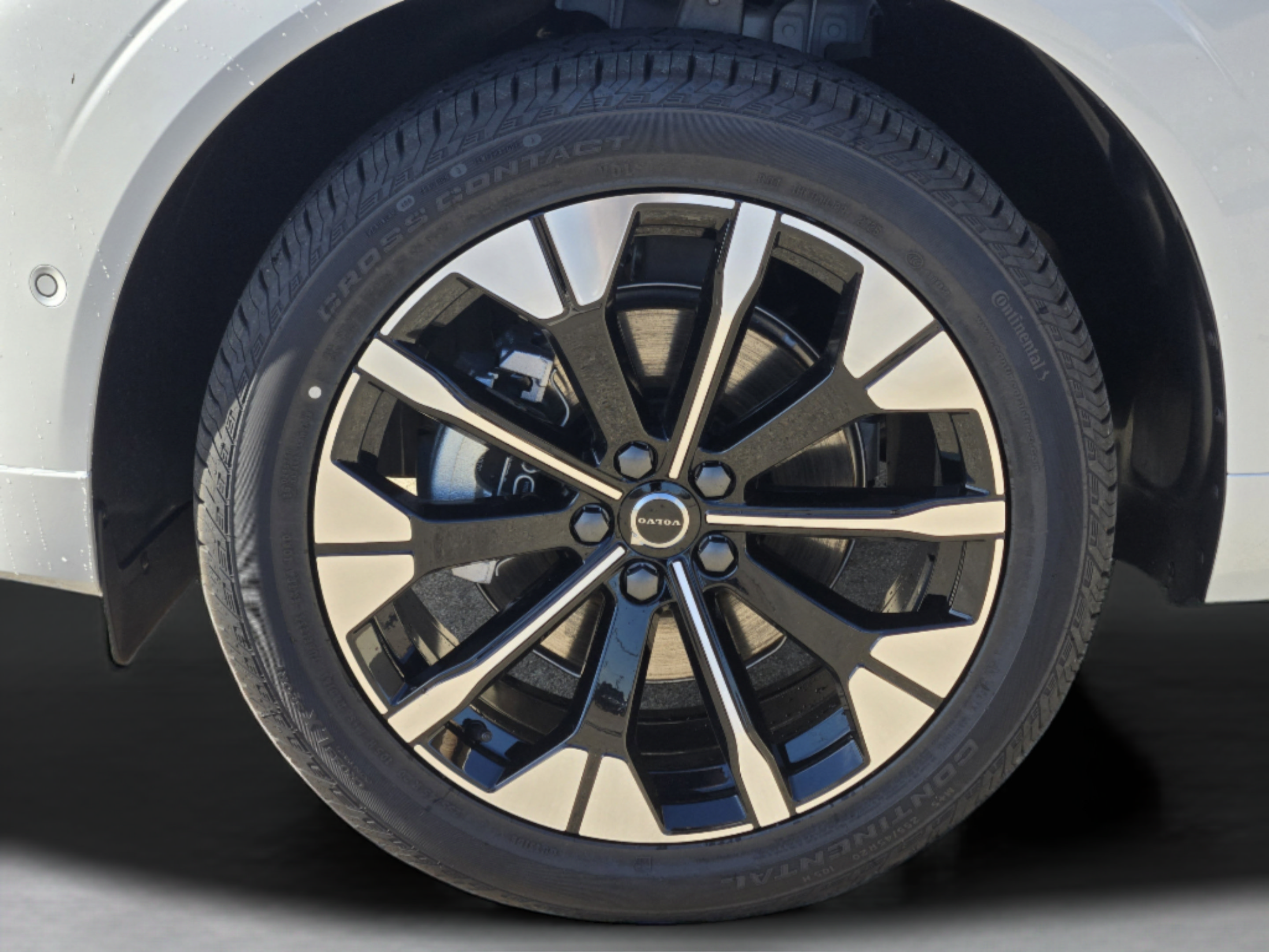 New 2026 Volvo XC60 B5 Plus w/ Climate Package AWD/4WD image 34