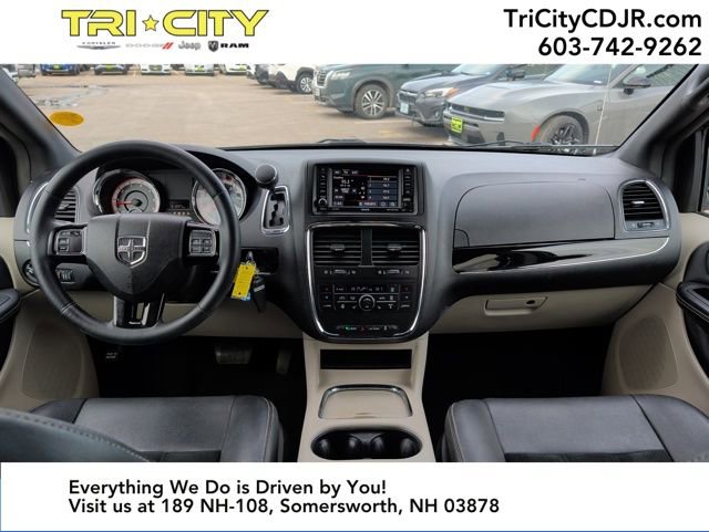 Used 2016 Dodge Grand Caravan SXT image 16