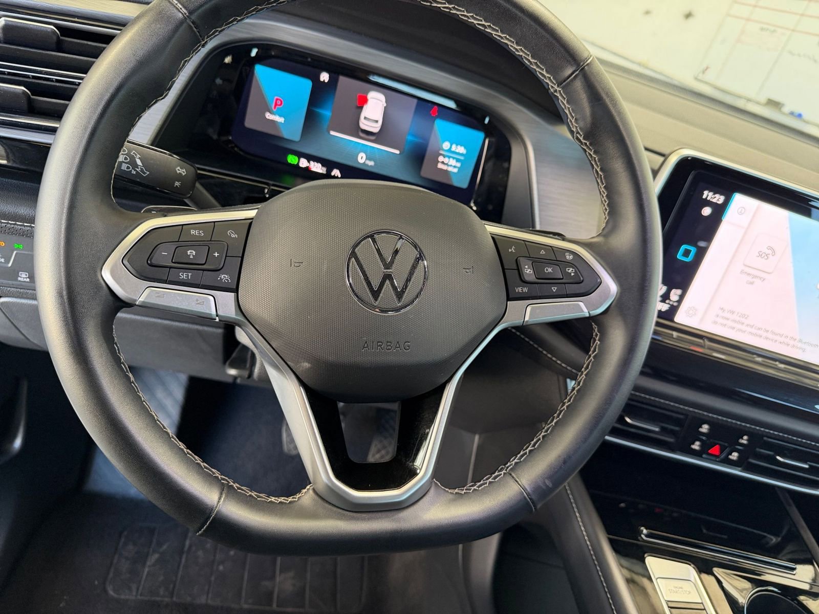 Used 2025 Volkswagen Atlas Cross Sport SE image 28