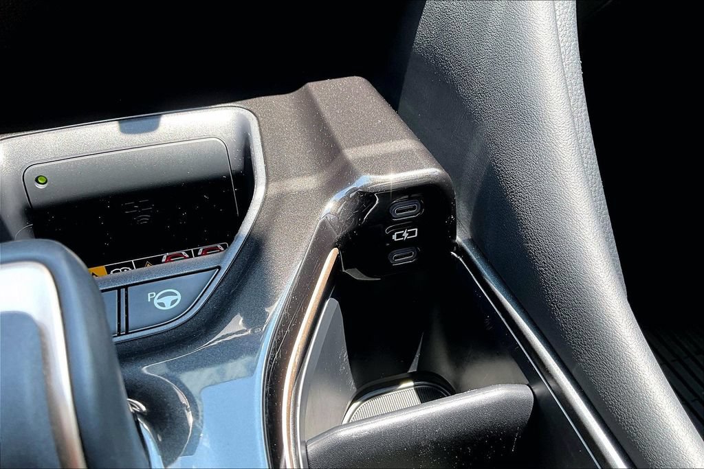 Certified 2025 Toyota Crown Platinum AWD/4WD image 18