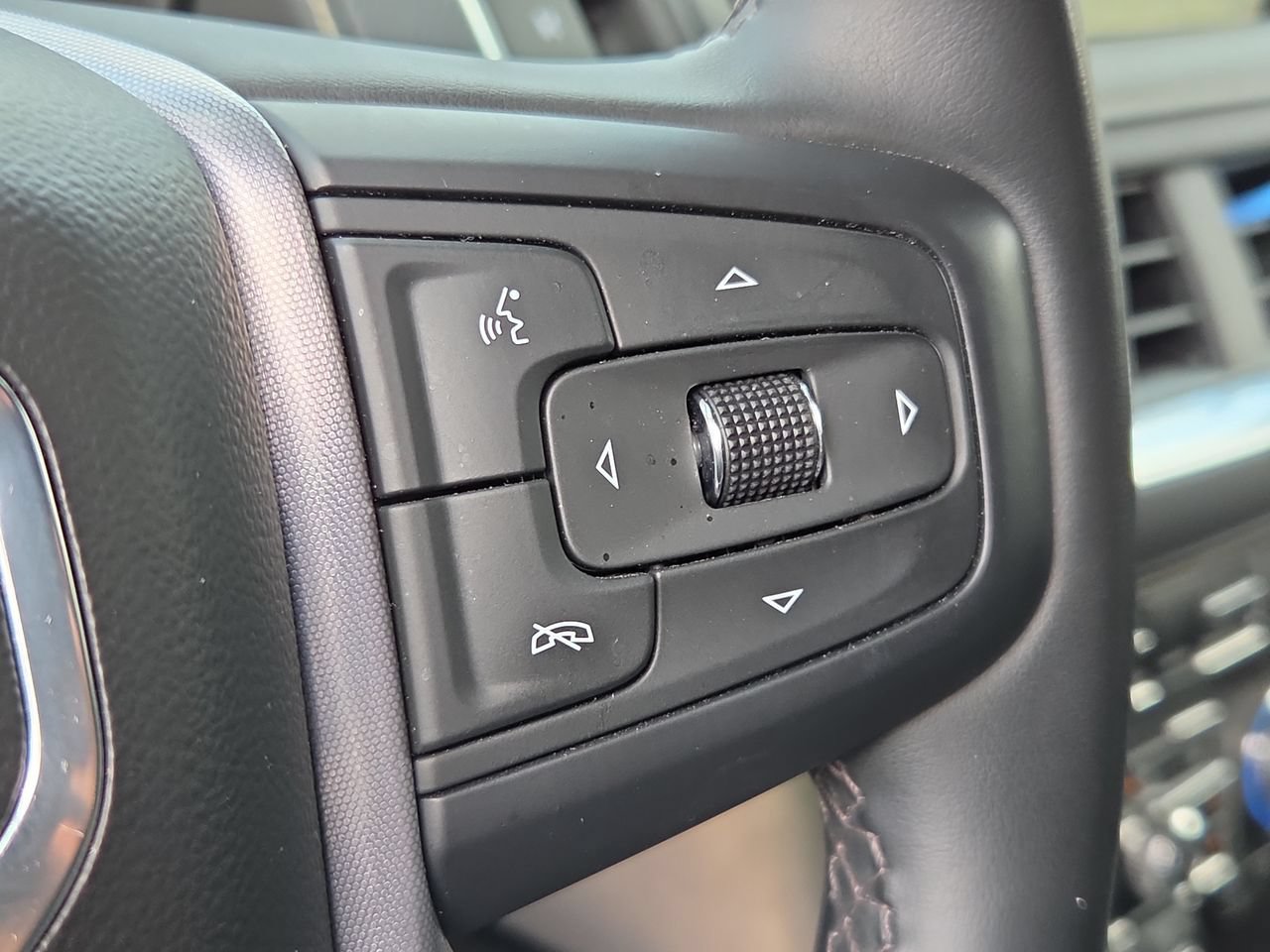 Used 2023 GMC Yukon SLT RWD image 35
