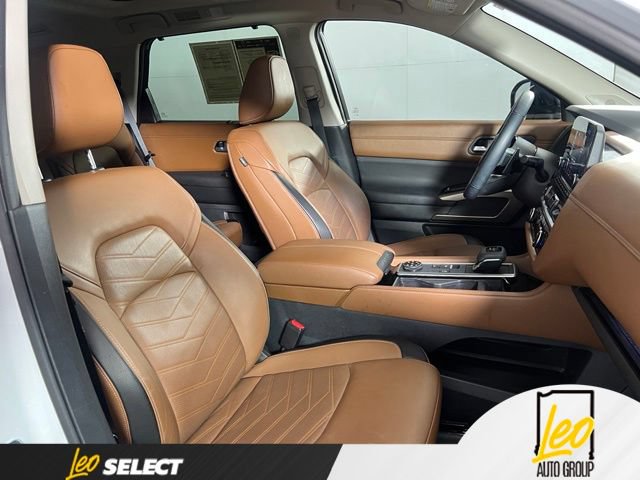 Used 2025 Nissan Pathfinder Platinum AWD/4WD image 25