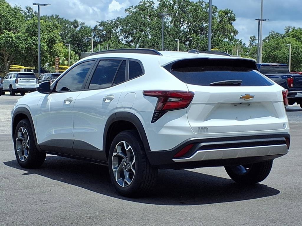 Certified 2024 Chevrolet Trax LT w/ Driver Confidence Package image 24